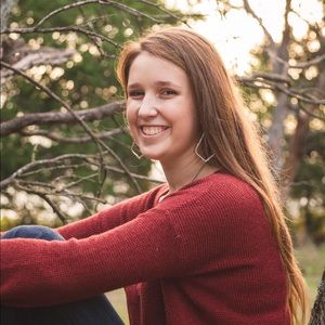 Meet your Posher, Alexis